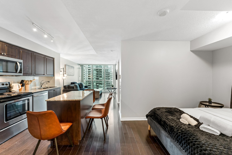 Private kitchen 2, The Bayview - Downtown Toronto, Toronto