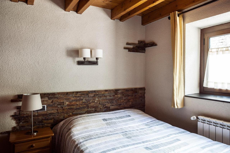 Bedroom 4, Hostal La Plaça, Lleida