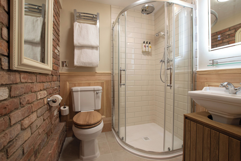Bathroom 2, The Waterway Pub and Rooms, London