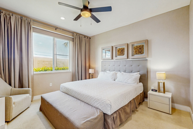 Room 4, Spacious Modern Townhouse With Resort Pool Access and Elegant Open Living Spaces, Osceola