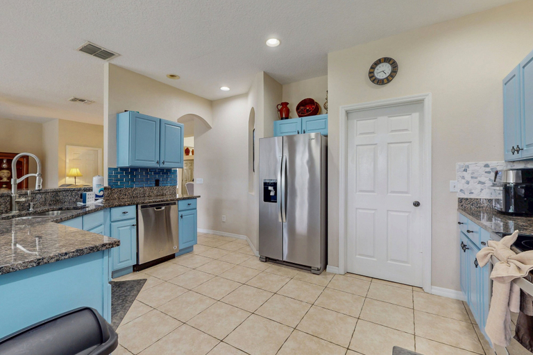 Private kitchen 2, Beautiful Home With Private Pool and Space for the Whole Family, Osceola