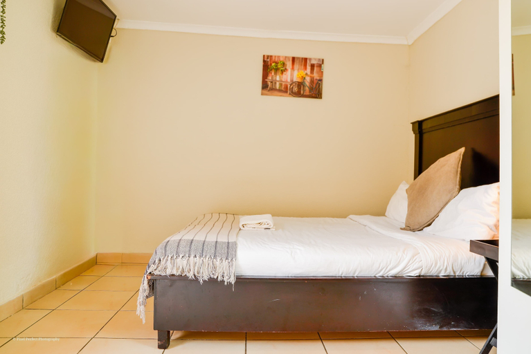 Room 2, Cozy Guestrooms in Midrand 1, City of Johannesburg