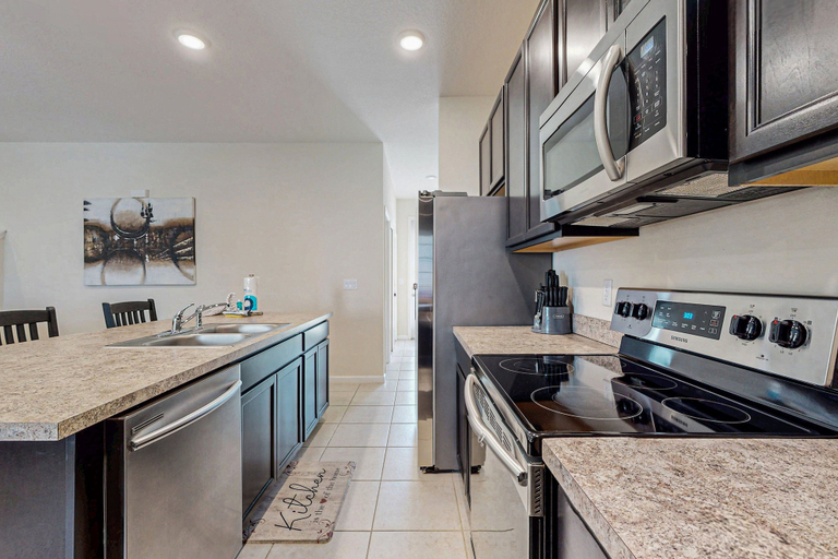 Private kitchen 3, Magwins Villa Updated Modern Comfort With Full Kitchen - Snowbird Friendly, Polk