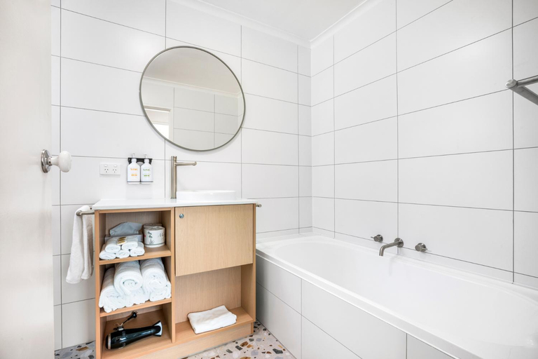 Bathroom 3, Wilsons Promontory Motel, South Gippsland - East