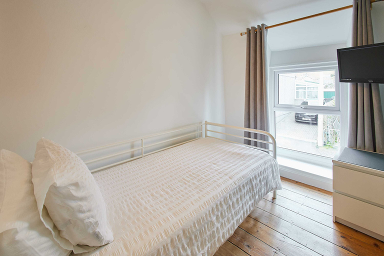 Bedroom 3, Host Stay Trefor Cottage, Gwynedd