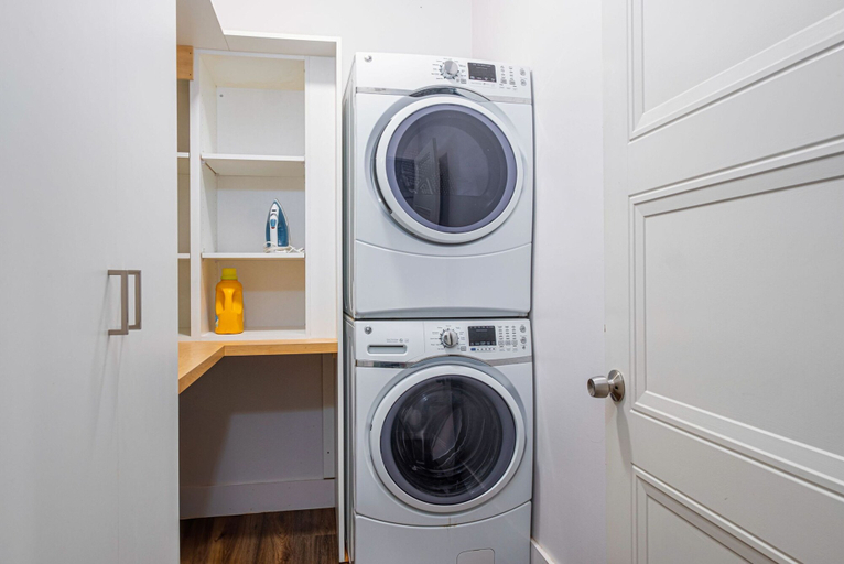 Bathroom 3, Cozy and Gorgeous 2br/1ba Near Amazing Downtown, Bexar