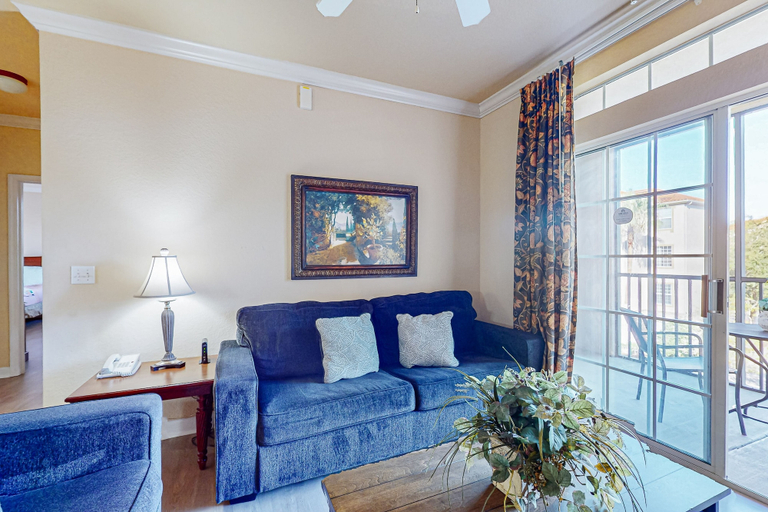 Living area 5, Resort Condo Close to Theme Parks With On-site Pool, Bar, Restaurant, & gym, Osceola
