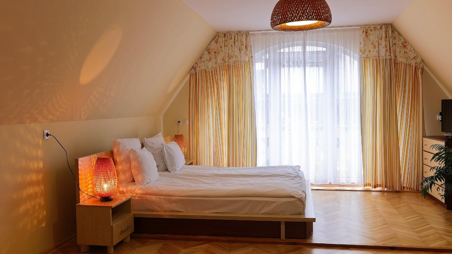 Bedroom 2, Chervona Ruta, Khusts'kyi