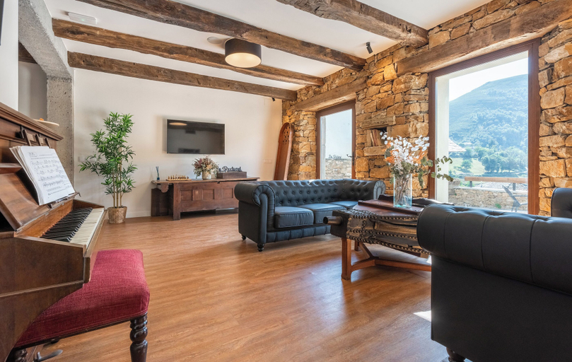 Living area, La Rectoral de Besullo, Asturias