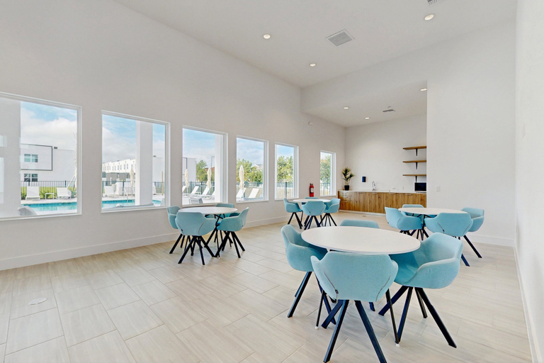 Room 3, Elegant Townhouse With a Private Pool, Lanai, & Washer/dryer - Dog-friendly, Polk