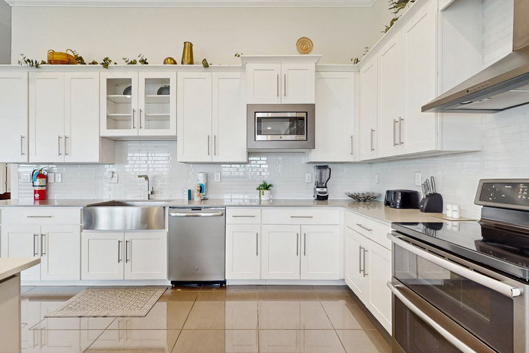 Private kitchen 5, Fourth Floor Penthouse With Shared Pools and Hot Tub, Fast Wifi, & Central AC, Osceola