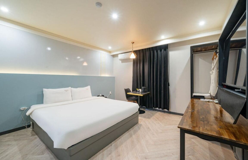 Bedroom 1, Masan First Class Hotel, Masan