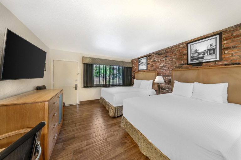 Bedroom 4, Best Western Pine Tree Motel, San Bernardino