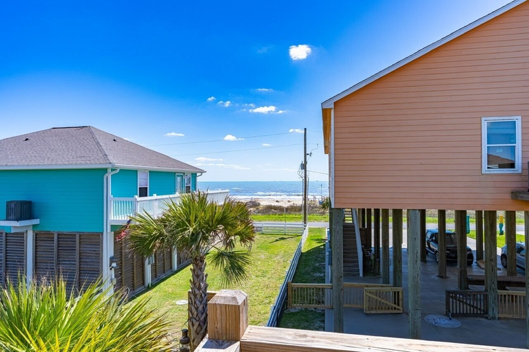Property grounds 2, Crystal Blue 3 Bedroom Home, Galveston