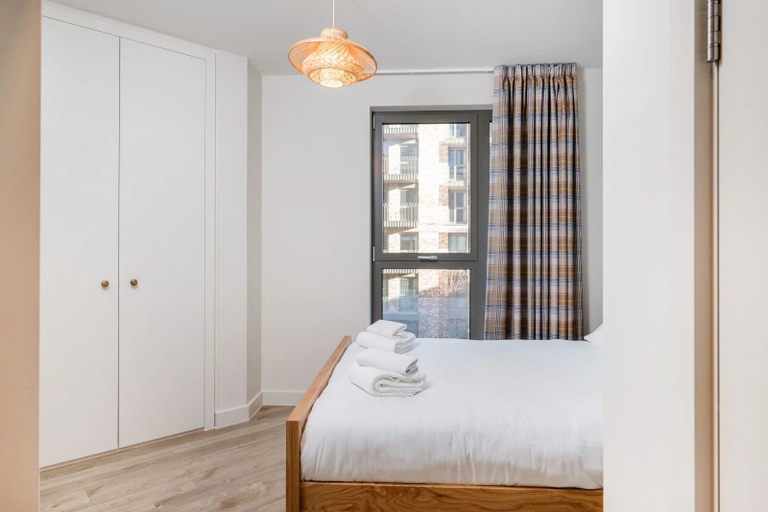 Room 5, Canada Gardens, London