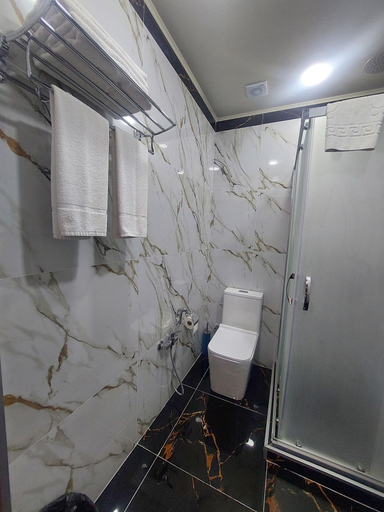 Bathroom 5, Pera Hotel Baku, Baku