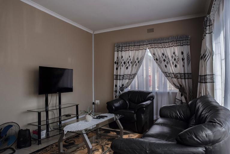 Living area 4, Rusty Estate - Self Catering, Nkangala
