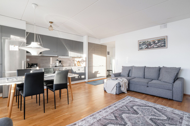Living area 4, Bright 2BR Apartment with Lake Views, Central Finland