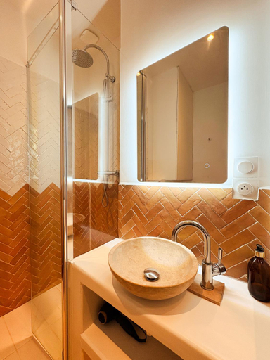 Bathroom 2, LaFrenchCasa Noailles, Bouches-du-Rhône