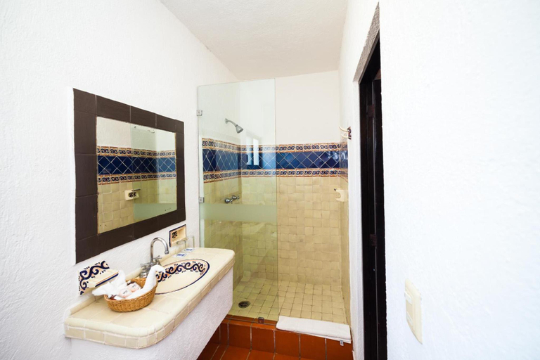 Bathroom 4, Nina Hotel & Beach Club, Cozumel