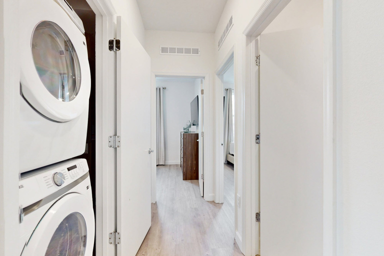 Laundry, Modern Townhouse With Private Pool Near Disney & Top Attractions, Polk