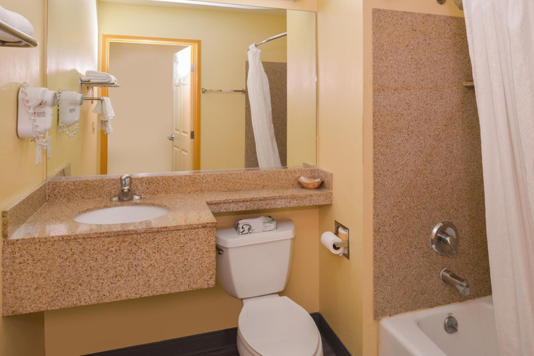 Bathroom, H3 Inn & Suites LAX Airport, Los Angeles