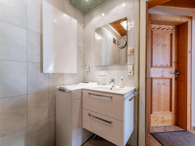 Bathroom 3, Pretty apartment in Mittersill with a view, Zell am See