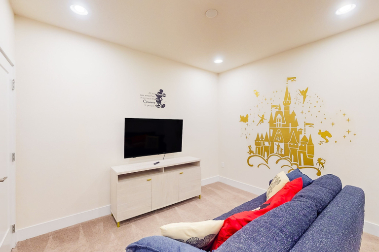 Living area 5, Dog-friendly Retreat With Pool, Covered Patio, Children's Items, Grill, & AC, Lake