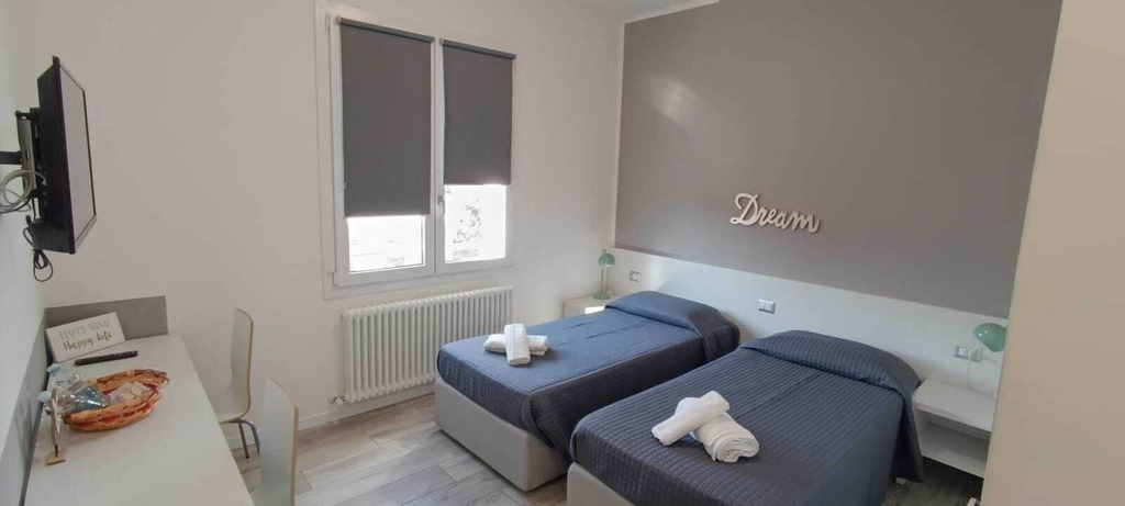 Others 2, Bianca Room, Bologna