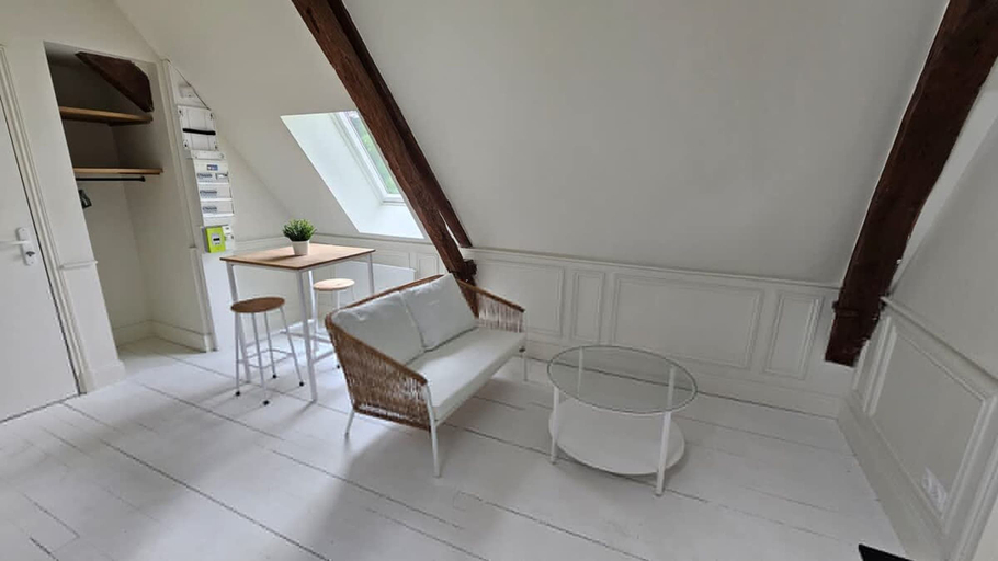 Room 4, T2 de la Prefecture in Arras, Pas-de-Calais
