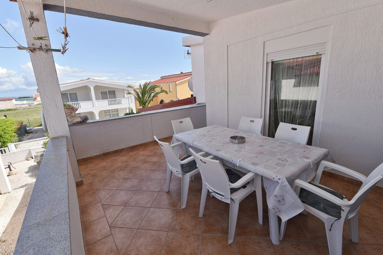 Terrace/patio 3, Apartments Karacic, Vir