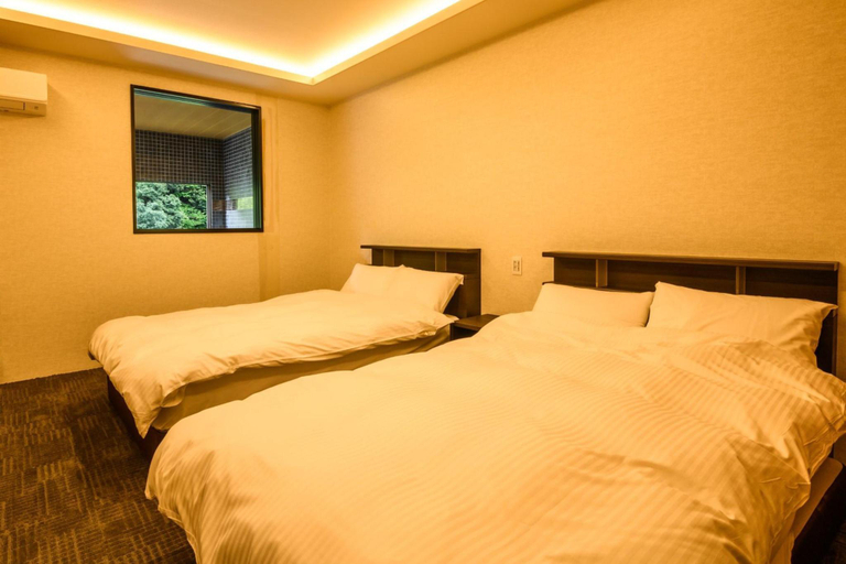 Bedroom 3, Shirasagi Yu Tawaraya, Kaga