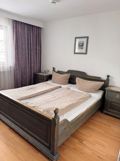 Bedroom 5, Hotel-Restaurant Maien, Waldshut