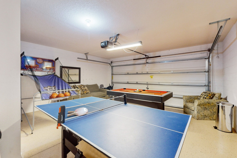 Game room 2, Your Florida Getaway for Fun, Pool, and Games, not far From Disney, Polk