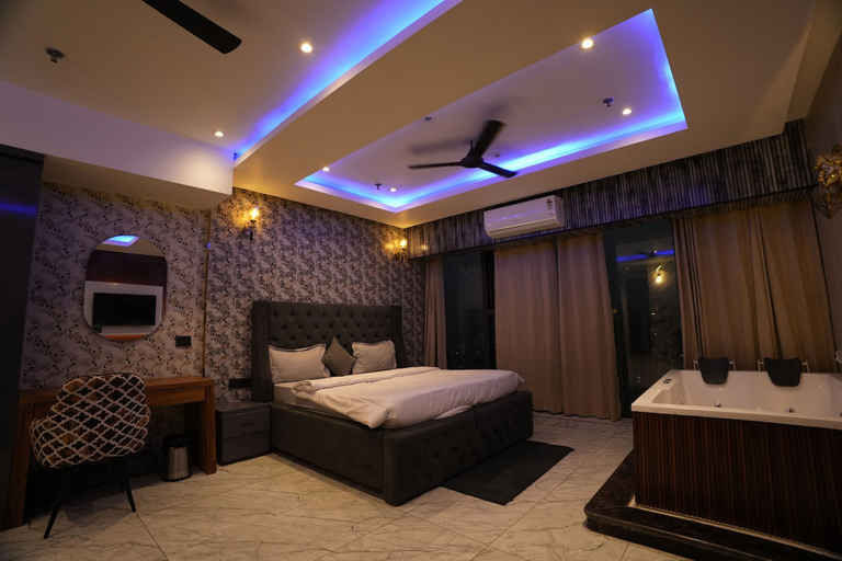 Room 3, Namaste B&B With Jacuzzi I Noida, Gautam Buddha Nagar