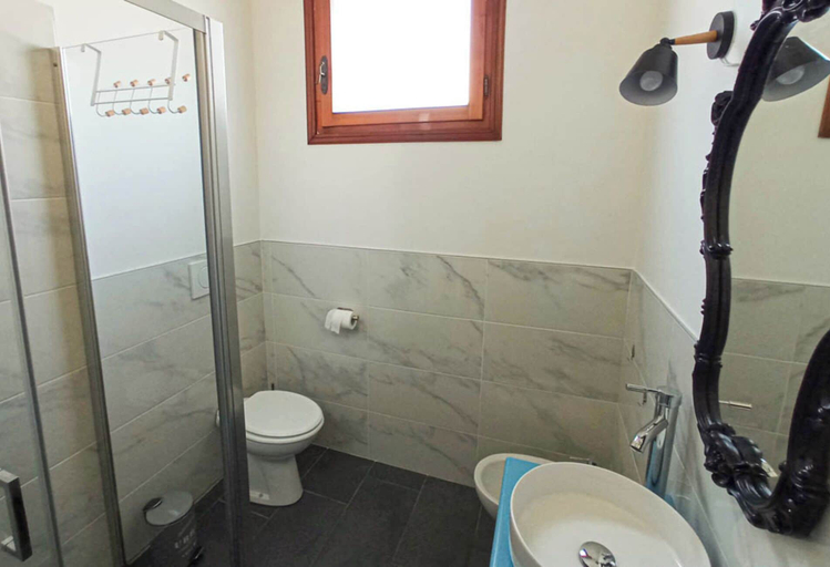 Bathroom 5, Lilly's Home, Treviso