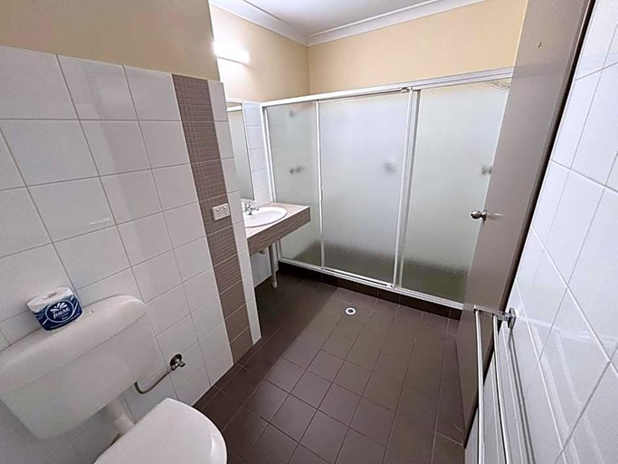 Bathroom 3, Prince Of Wales Hotel Bunbury, Bunbury