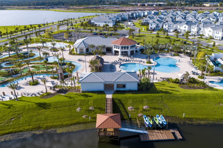 Exterior & Views