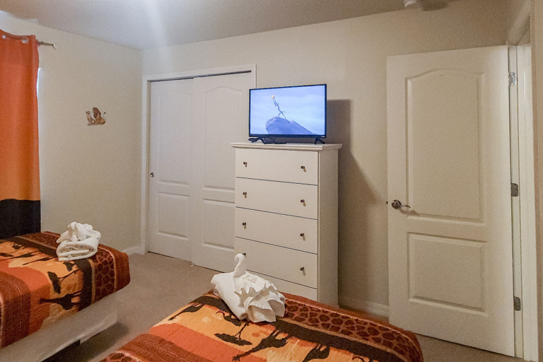 Room 4, Updated & Colorful Home w/ a Modern Kitchen, Furnished Lanai, & Private Pool, Osceola