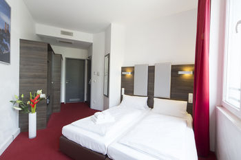 Others 2, KOOS Hotel&Apartments, München