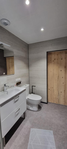 Bathroom 3, L'Enclos du Belier, Haute-Vienne