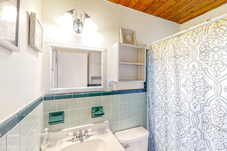 Bathroom, Lake June, Highlands