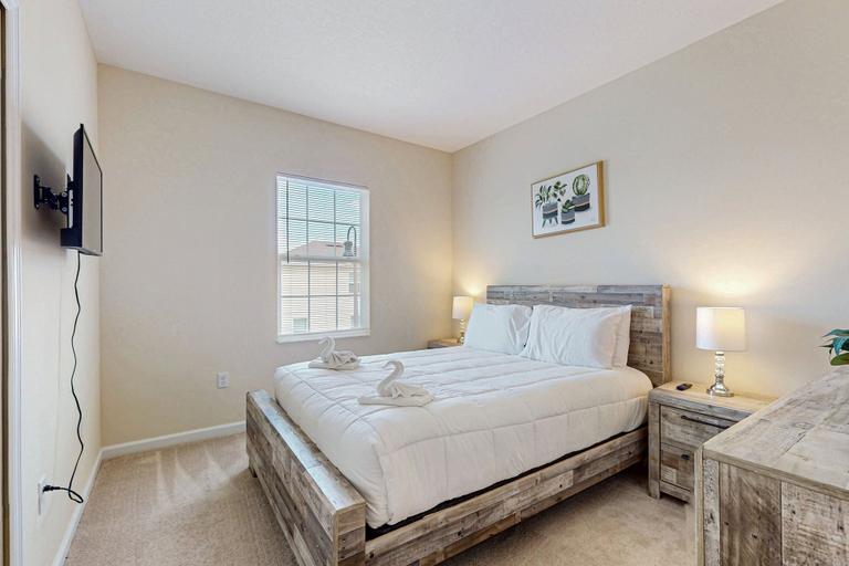 Room 5, Magwins Villa Updated Modern Comfort With Full Kitchen - Snowbird Friendly, Polk