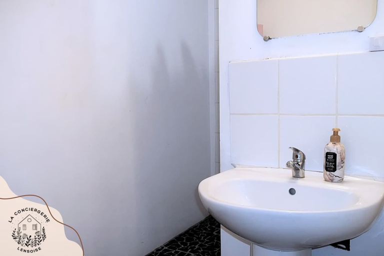 Room 2, Le Meubl Nomade 9 Bollaert Fac 2pers Parking, Pas-de-Calais