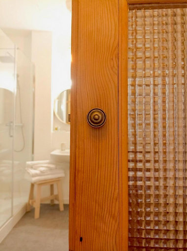 Bathroom 3, Basque Suite, Vizcaya