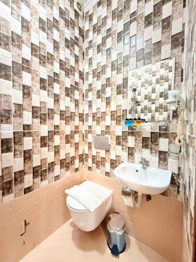 Bathroom 3, April Mansion, Fatih