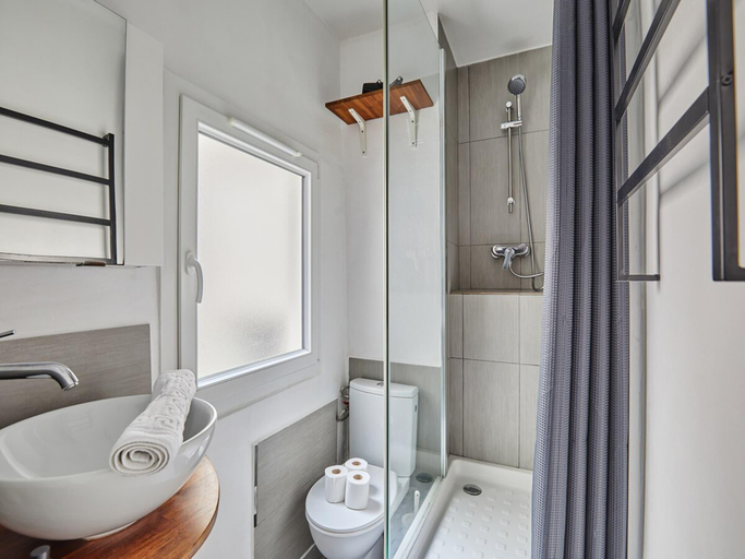 Bathroom 4, New apartment Center of ParisLe Marais, Paris