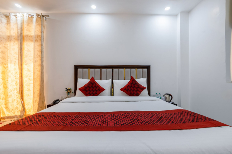 Room 2, Hotel Park, Gautam Buddha Nagar