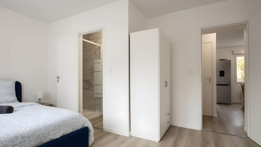 Room 2, Le Quai 22 Gare d Arras - 3 Chambres et 3 sdb, Pas-de-Calais