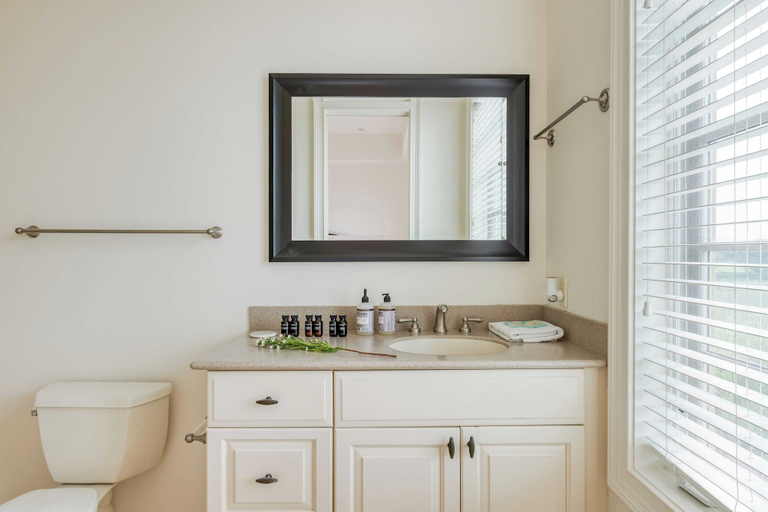 Bathroom 4, 11 Singleton Beach by Avantstay Oceanfront Retreat w/ Private Pool + Boardwalk Near Hilton Head Hotspots, Beaufort